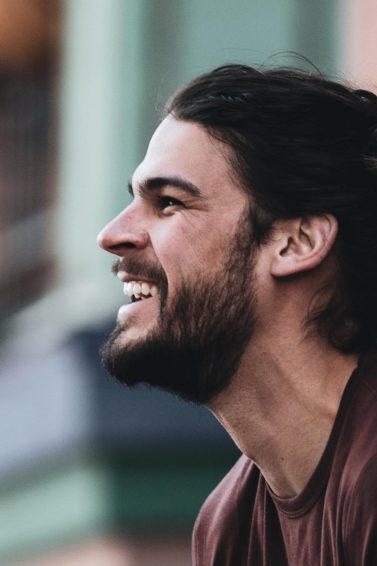 Penteados Práticos para Cabelo Longo Masculino no Dia a Dia