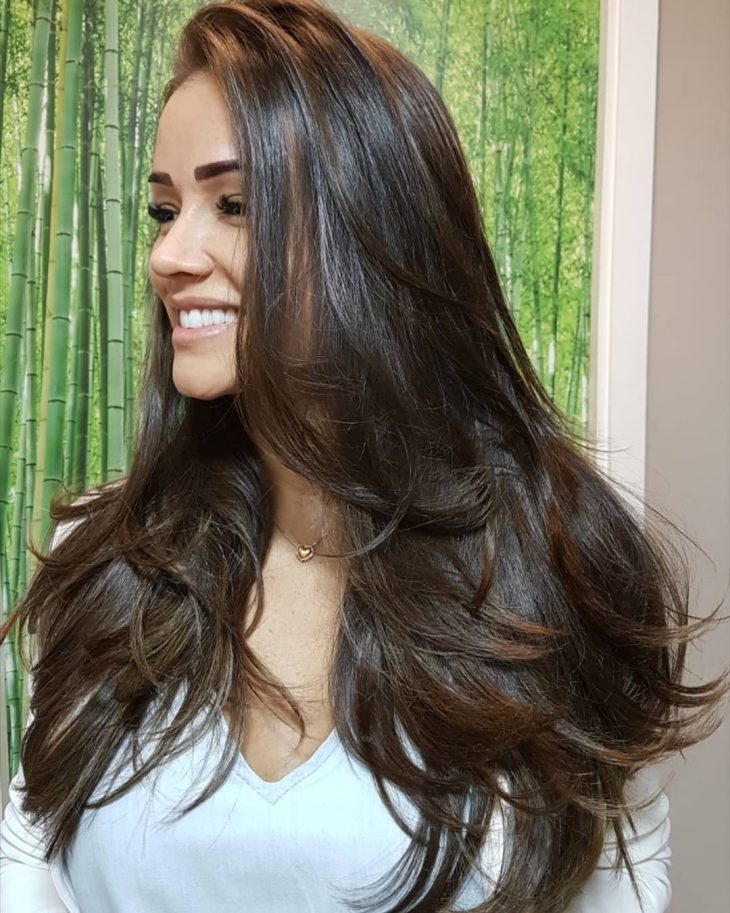 cabelo comprido repicado com mechas