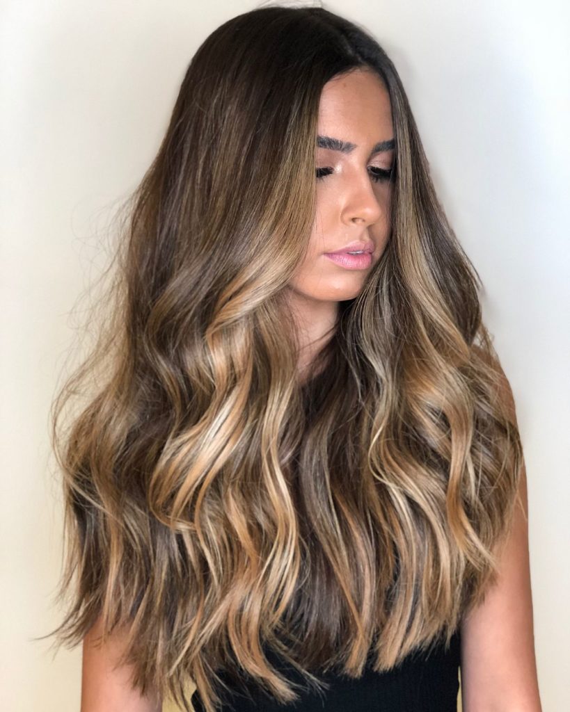 Como escolher o tom de mecha ideal para seu cabelo repicado?