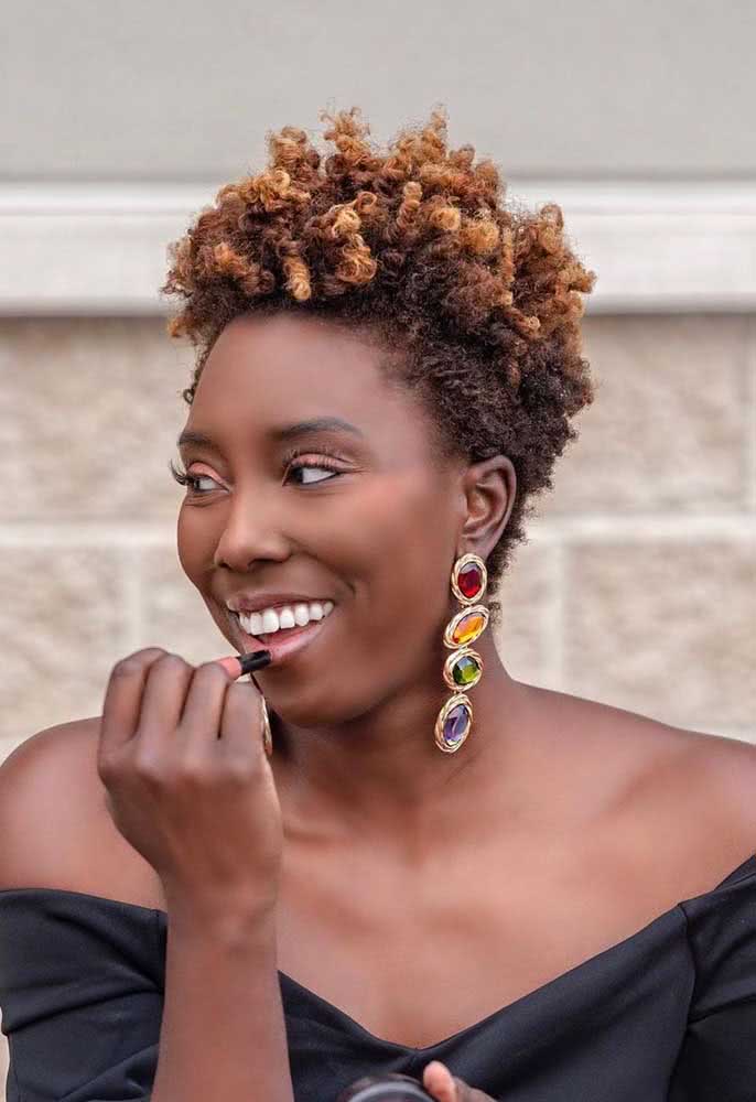 Guia Completo de Cuidados Pós-Luzes para Cabelos Crespos