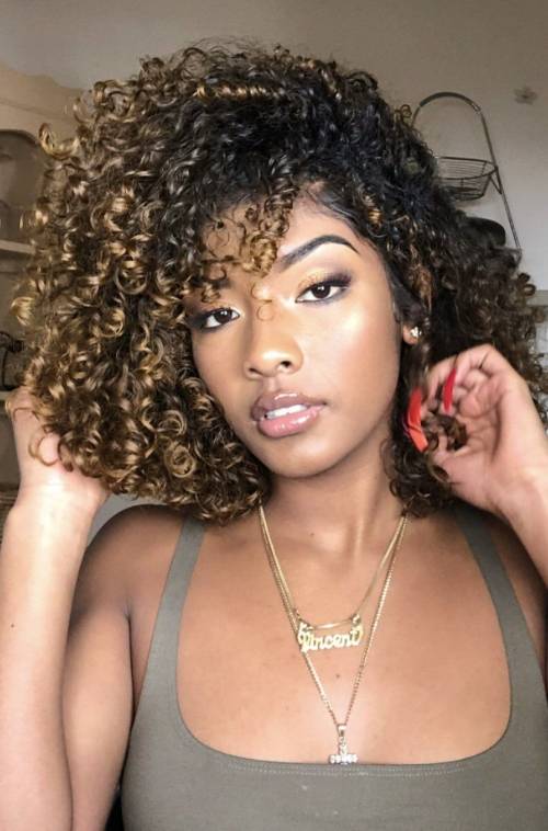 Cronograma Capilar para Cabelos Crespos com Química: Nutrição e Reconstrução