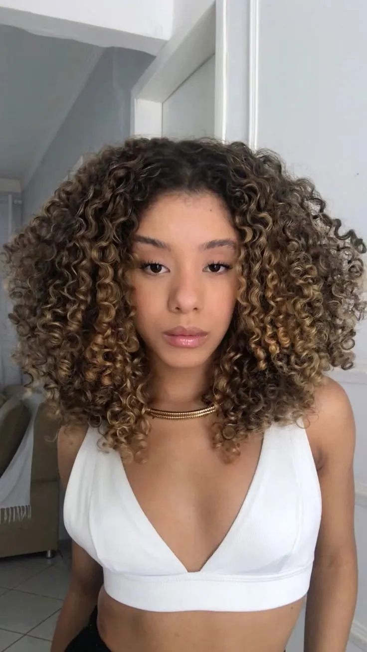 Cronograma Capilar para Cabelos Crespos com Química: Nutrição e Reconstrução