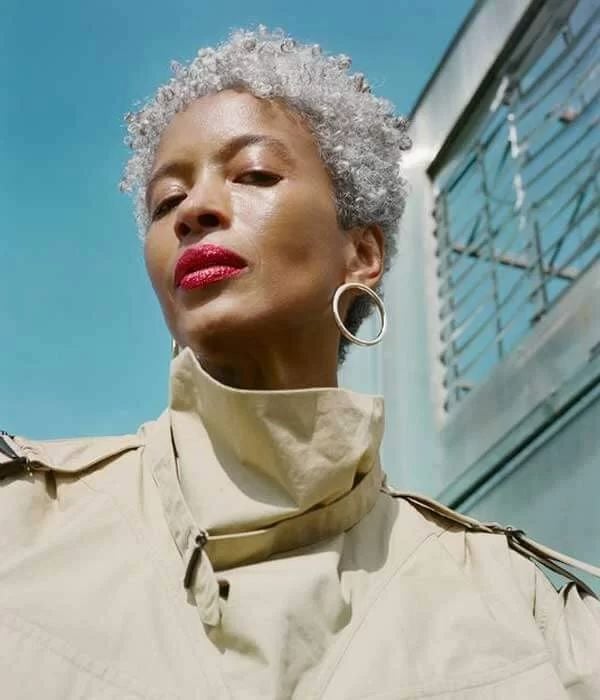 Como Fazer um Bouffant Curto Autêntico dos Anos 60