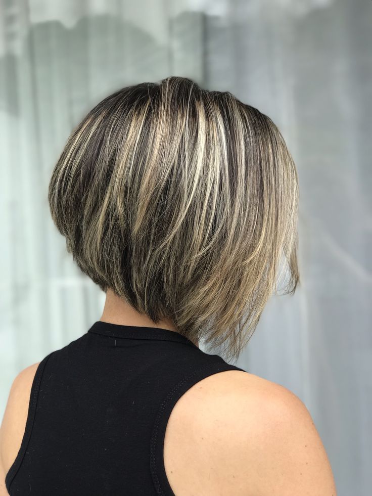 Tendências de Cortes de Cabelo Curto Assimétrico para 2026