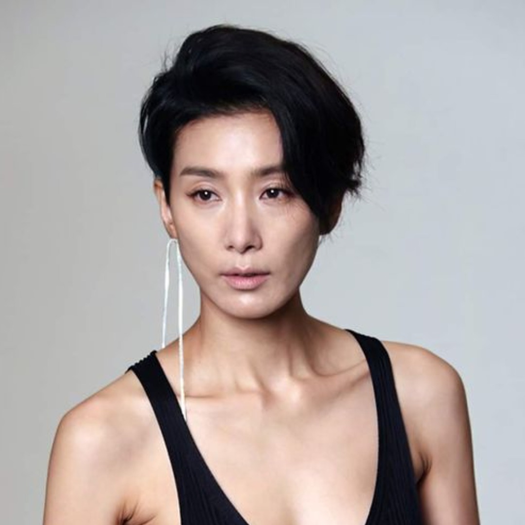 Benefícios do Cabelo Curto Assimétrico: Rejuvenescimento e Versatilidade