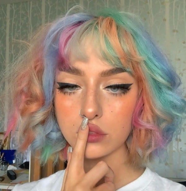 As cores de cabelo que rejuvenescem: Tons pastéis e quentes para fios curtos