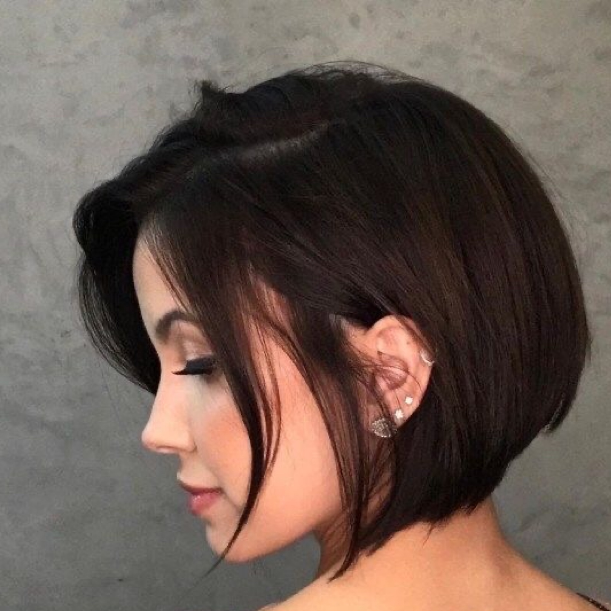 Cabelos Curtos Cacheados e Ondulados: Como Escolher o Corte Perfeito para Definição e Volume