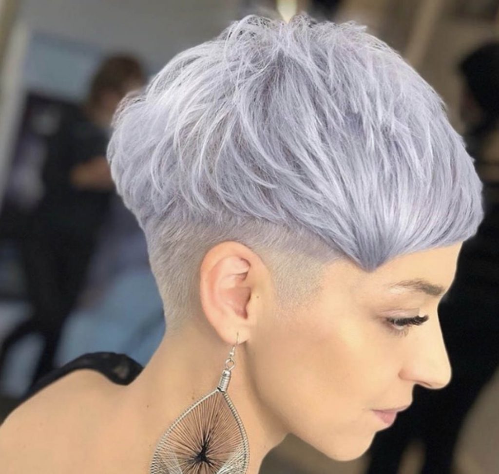 cabelo pixie com nuca raspada