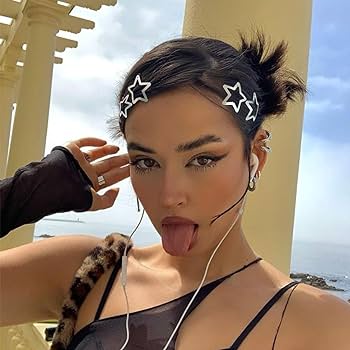 Penteados Y2K em Cabelos Curtos: 5 Ideias Criativas com Acessórios dos Anos 2000