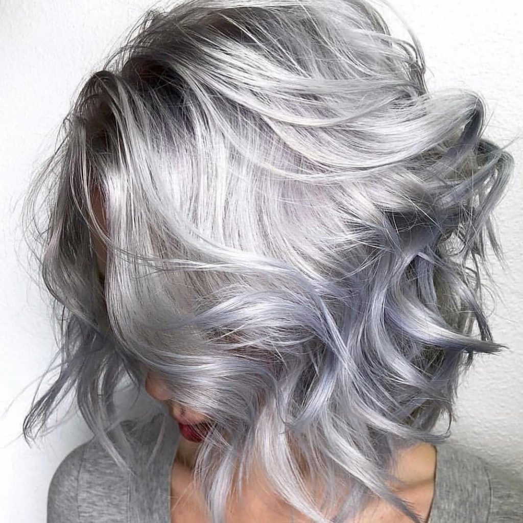 Cabelo Curto Platinado