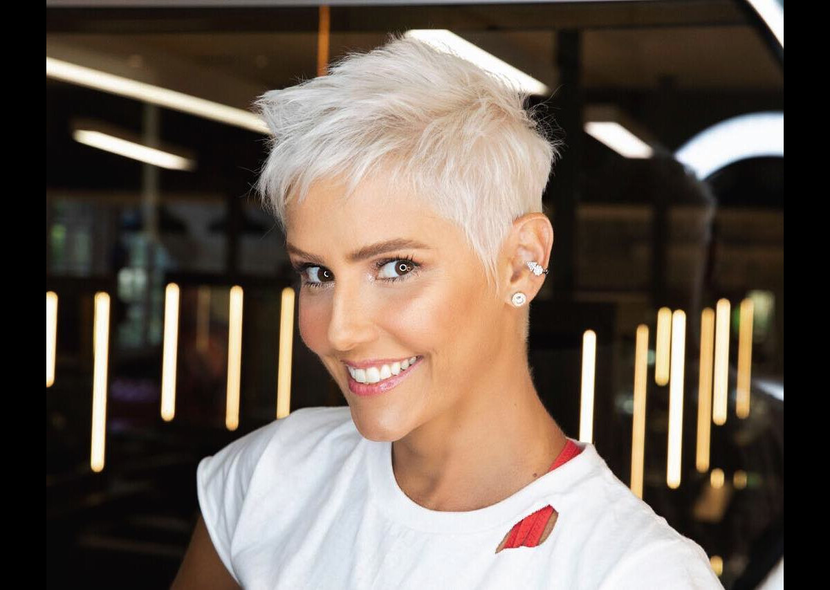 Cabelo Curto Platinado