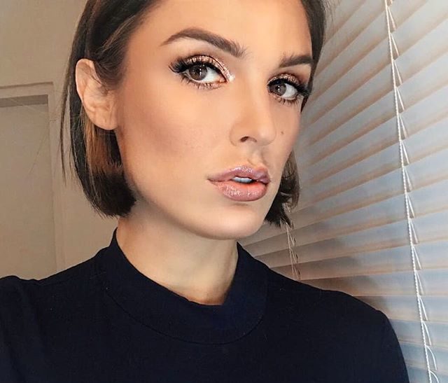 Corte Curto Reto com Franja: Qual Estilo Combina Mais com Você?