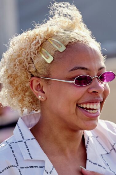 cabelo curto rosto redondo