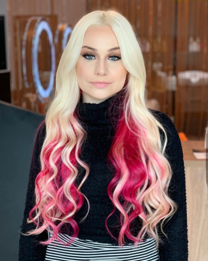 Nuca Batida: O Charme dos Cortes Pixie e Chanel; Desvendando a Textura do Cabelo da Nuca: Mitos e Verdades; Undercut e Underlayer: Estilos Modernos para a Nuca; Baby Hair na Nuca: Como Lidar e Valorizar; Queda e Embaraço na Nuca: Soluções e Cuidados Essenciais