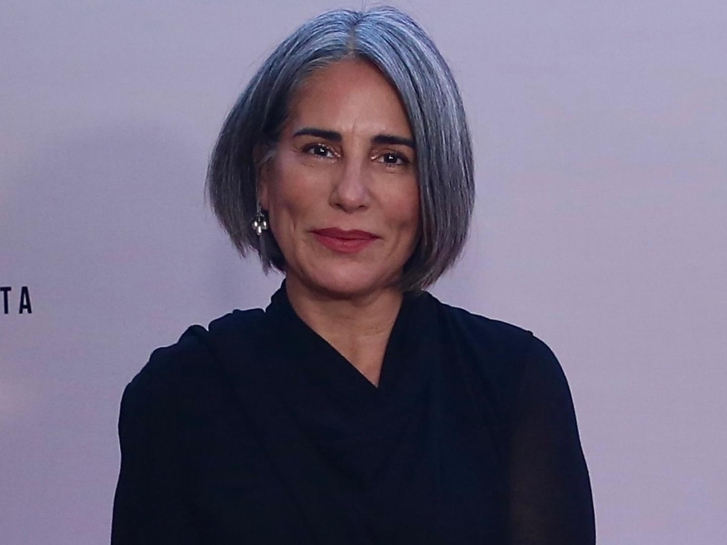 Como Glória Pires assumiu os cabelos grisalhos e se tornou inspiração