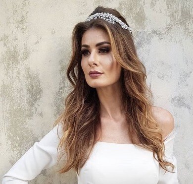 Produtos essenciais para fixar seu penteado de noiva solto com véu