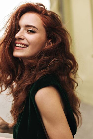 como disfarçar pico de viúva na testa