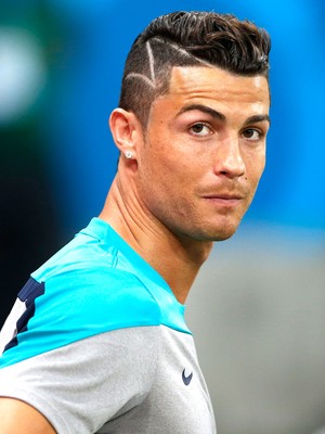 Como o Estilo de Cabelo de Cristiano Ronaldo Influencia o Futebol e a Moda