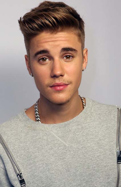 Do Platinado ao Castanho: A Jornada de Cores do Cabelo de Justin Bieber