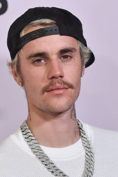 Visagismo e Celebridades: O Caso Justin Bieber e a Transformação da Imagem