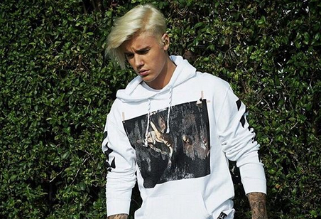 Do Platinado ao Castanho: A Jornada de Cores do Cabelo de Justin Bieber
