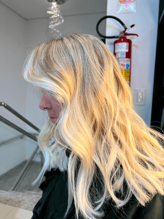 Loiro Dourado: Cuidados essenciais para manter a cor e o brilho