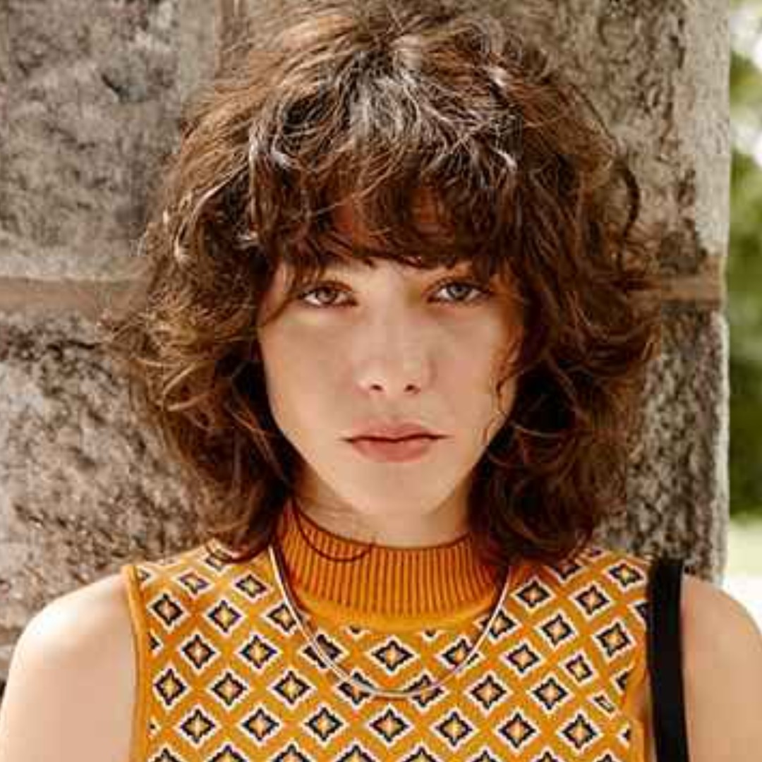 corte long bob em camadas ondulado