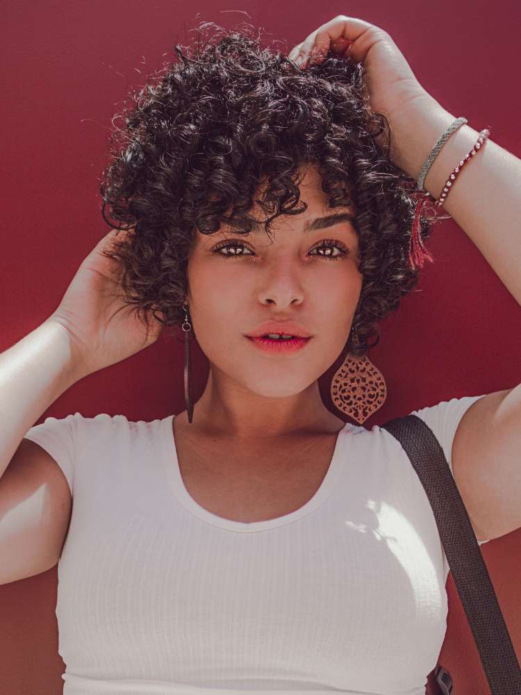 Acessórios para Cabelo Curto Cacheado: Transforme seu Look Diário