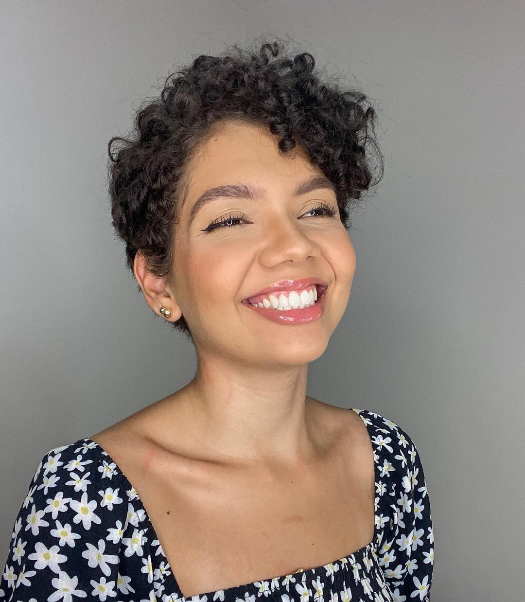 cabelo enrolado curto