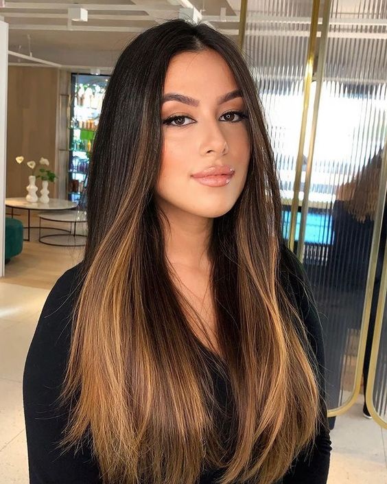 Cores de Cabelo que Rejuvenescem: O Efeito Morena Iluminada