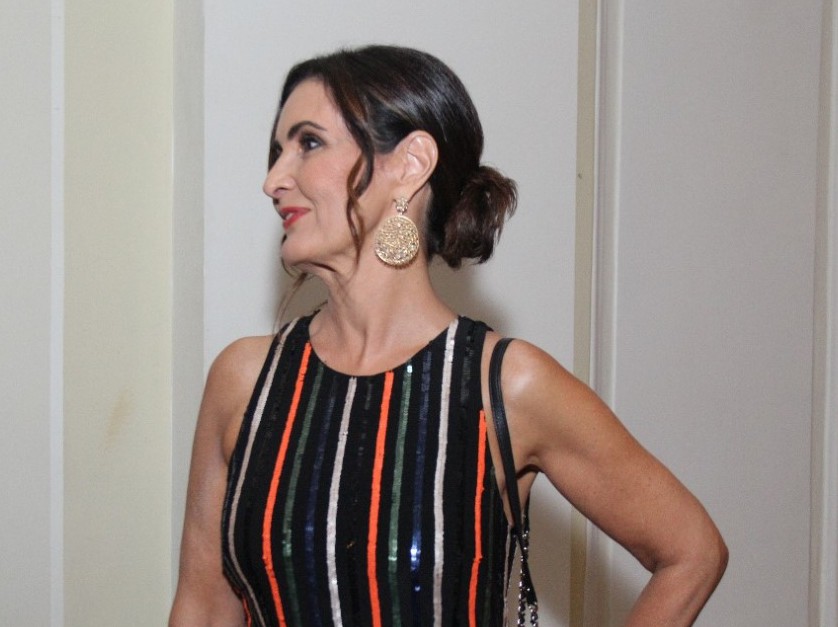 Como Fátima Bernardes Mantém a Saúde dos Fios aos 62 Anos