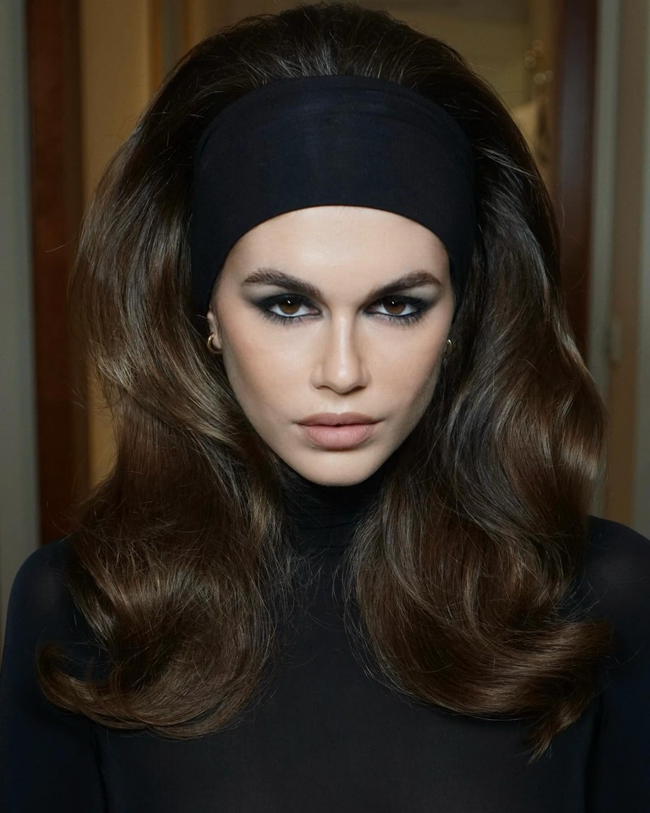 O Guia Completo do Cabelo Frisado: Técnicas e Produtos para o Efeito Zig-Zag