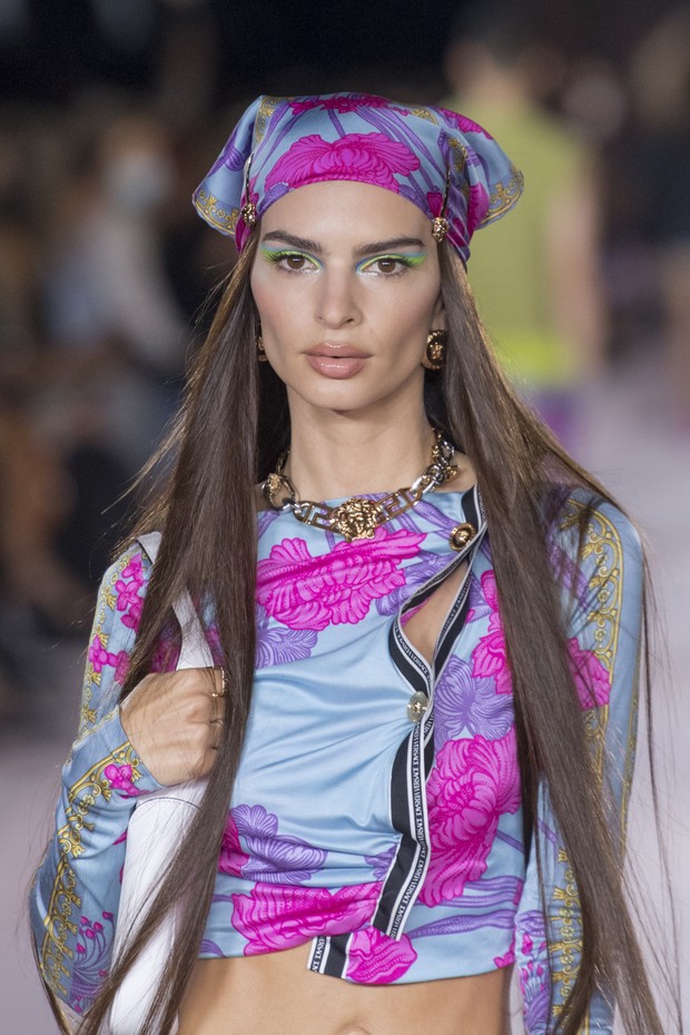 A Influência das Celebridades dos Anos 2000 na Moda Capilar Atual