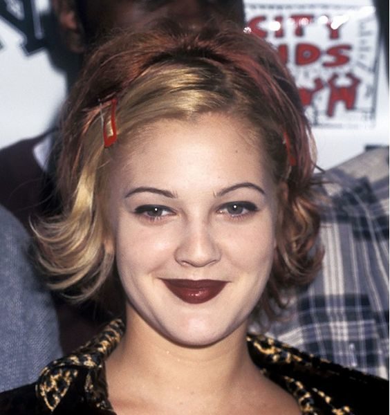 Cortes Repicados e Franjas Laterais: A Volta do Estilo Anos 2000