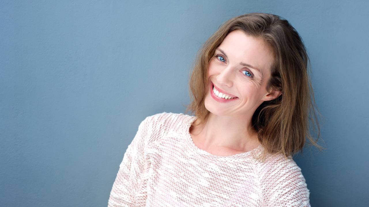 erros comuns cabelo feminino 40 anos evitar