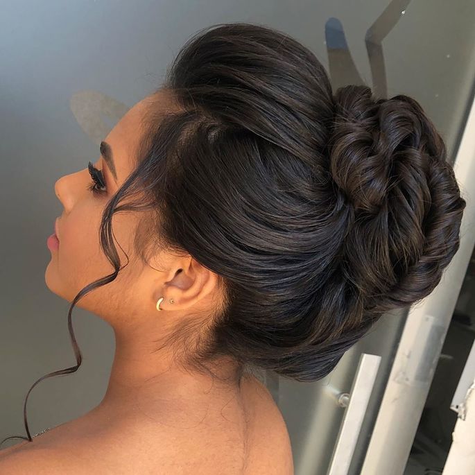 as Tendências que Vão Dominar
4. Semi-Preso: A Versatilidade que Transita do Casual ao Formal
5. Cuidados Essenciais ao Prender o Cabelo: Evite Danos e Queda