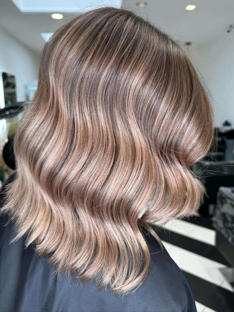 Guia Completo: Escolha o Tom de Luzes Perfeito para Seu Cabelo