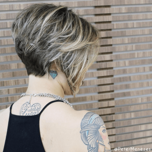 cabelo feminino curto atras