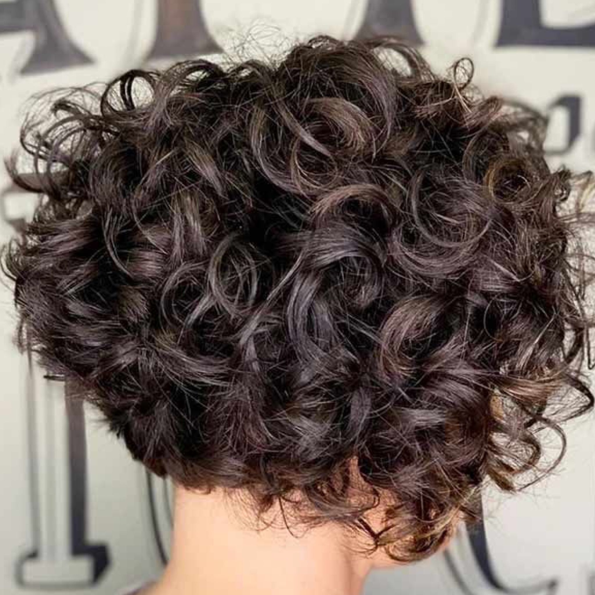 cabelo feminino na nuca