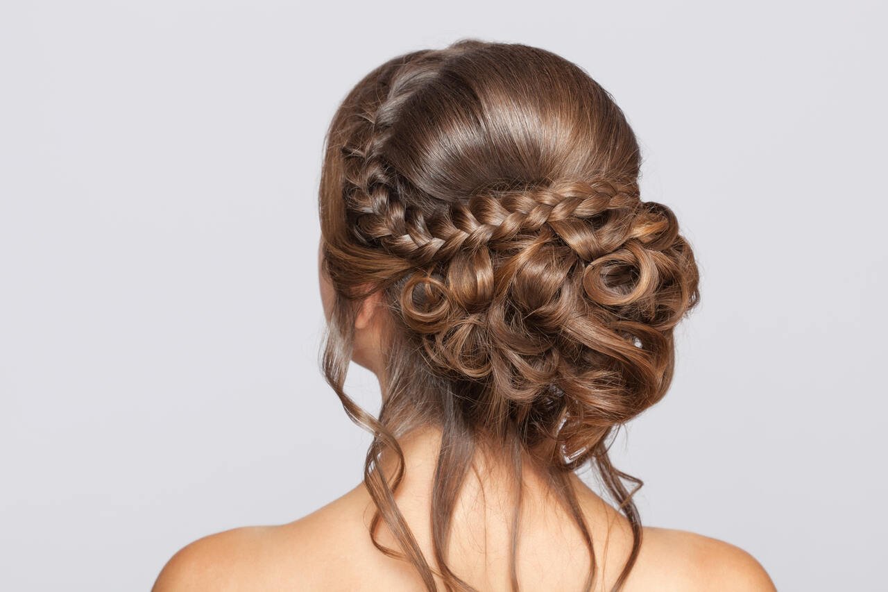 penteado semi preso para casamento cabelo cacheado