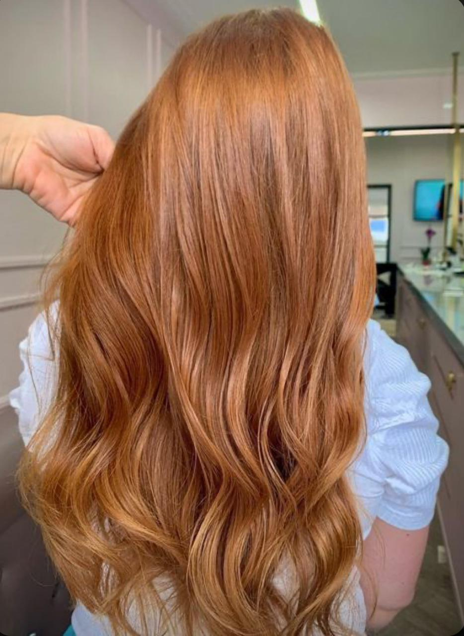 Cores de Roupas que Realçam a Beleza dos Cabelos Ruivos: Guia de Estilo