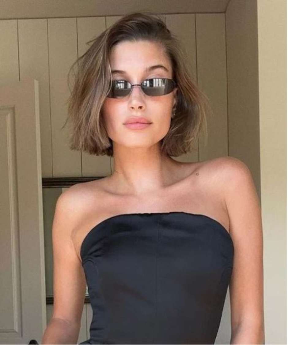 5 Títulos para Posts Satélites:
1. Butterfly Cut: O Corte Borboleta que Dominará 2025/2026
2. Italian Bob vs. French Bob: Qual o Corte Ideal para Você?
3. Cores de Cabelo para 2026: Do Loiro Mel ao Ruivo Vibrante
4. Franjas e Camadas: A Combinação Perfeita para Renovar o Visual
5. Jelly Fish Cut: A Tendência Ousada para Quem Busca Volume