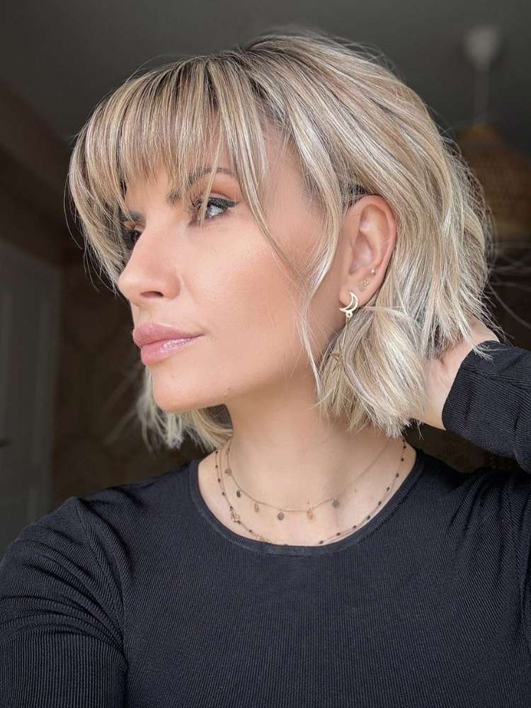 5 Títulos para Posts Satélites:
1. Butterfly Cut: O Corte Borboleta que Dominará 2025/2026
2. Italian Bob vs. French Bob: Qual o Corte Ideal para Você?
3. Cores de Cabelo para 2026: Do Loiro Mel ao Ruivo Vibrante
4. Franjas e Camadas: A Combinação Perfeita para Renovar o Visual
5. Jelly Fish Cut: A Tendência Ousada para Quem Busca Volume