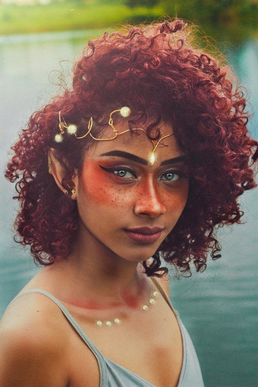 Cabelo Vinho: A Cor Tendência de 2026 e Como Adotar o Tom Perfeito