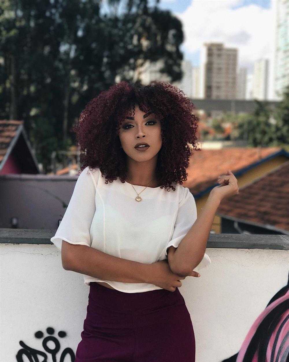 Guia Completo de Coloração e Manutenção para Cabelos Vinho Duradouros