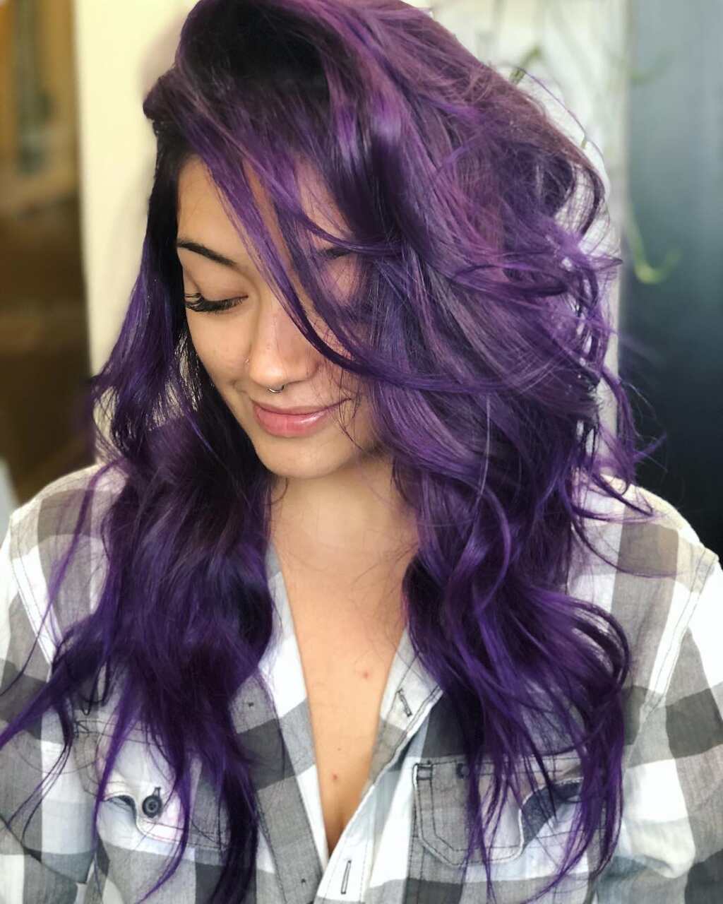 Violeta Genciana no Cabelo: O Guia Definitivo para Colorir e Matizar em Casa