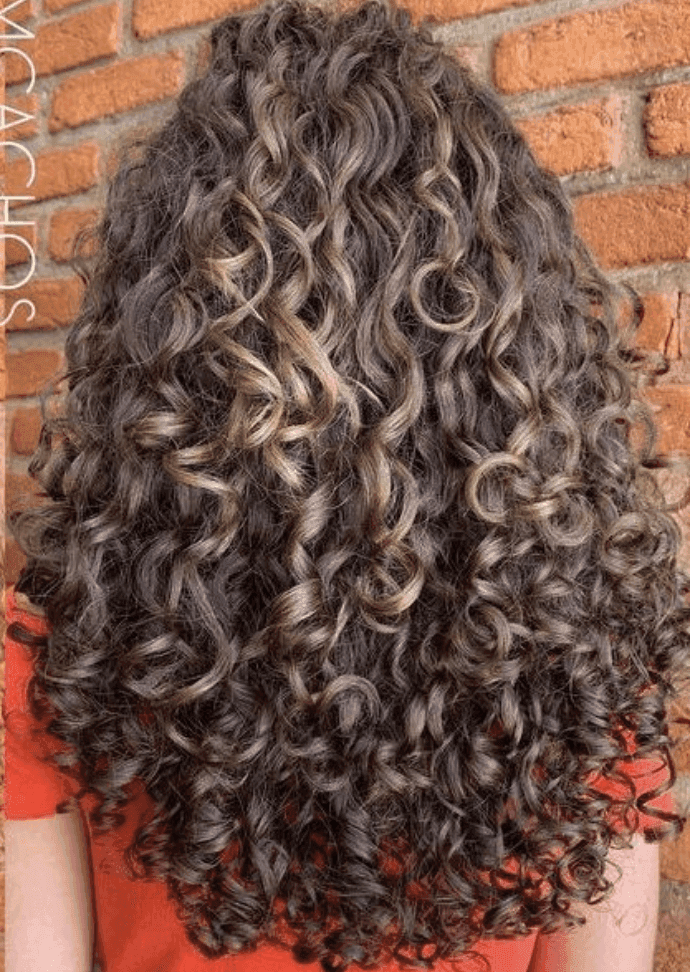 Como Usar o Difusor para um Volume Incrível na Raiz do Cabelo Ondulado