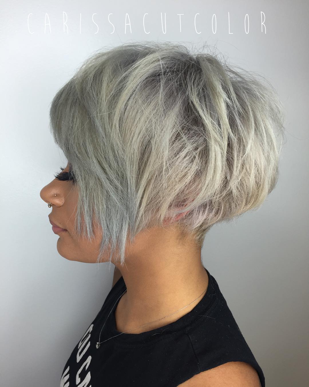 cabelo grisalho feminino jovem