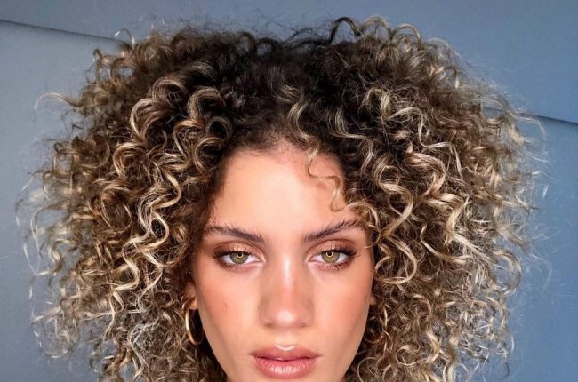 Manutenção Essencial para Cabelos Loiros Iluminados: Dicas e Produtos