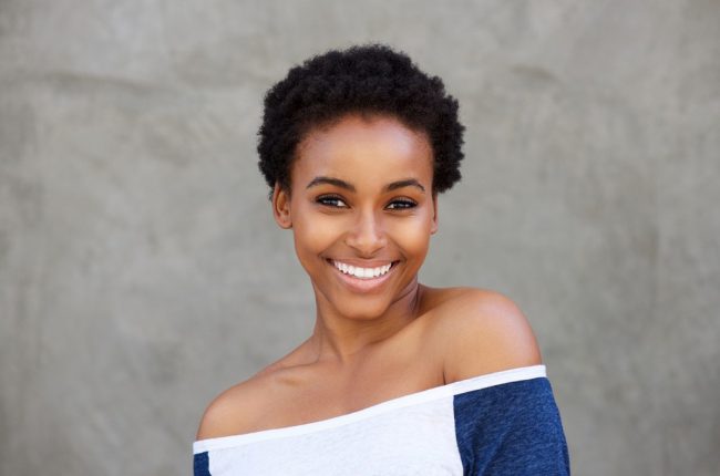 5 ideias de títulos:
1. Corte Joãozinho: O Guia Completo para um Visual Moderno e Prático
2. Pixie Cut: Descubra Por Que Este Corte Continua em Alta
3. Cabelos Cacheados e o Corte Joãozinho: Liberdade e Atitude em Cada Cacho
4. Dicas Essenciais de Manutenção para Manter Seu Corte Joãozinho Impecável
5. Transformação com o Corte Joãozinho: Ideias para Valorizar Suas Feições